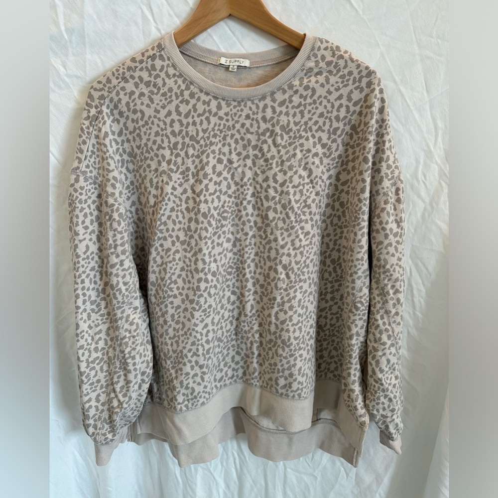 Sweatshirt. Animal print